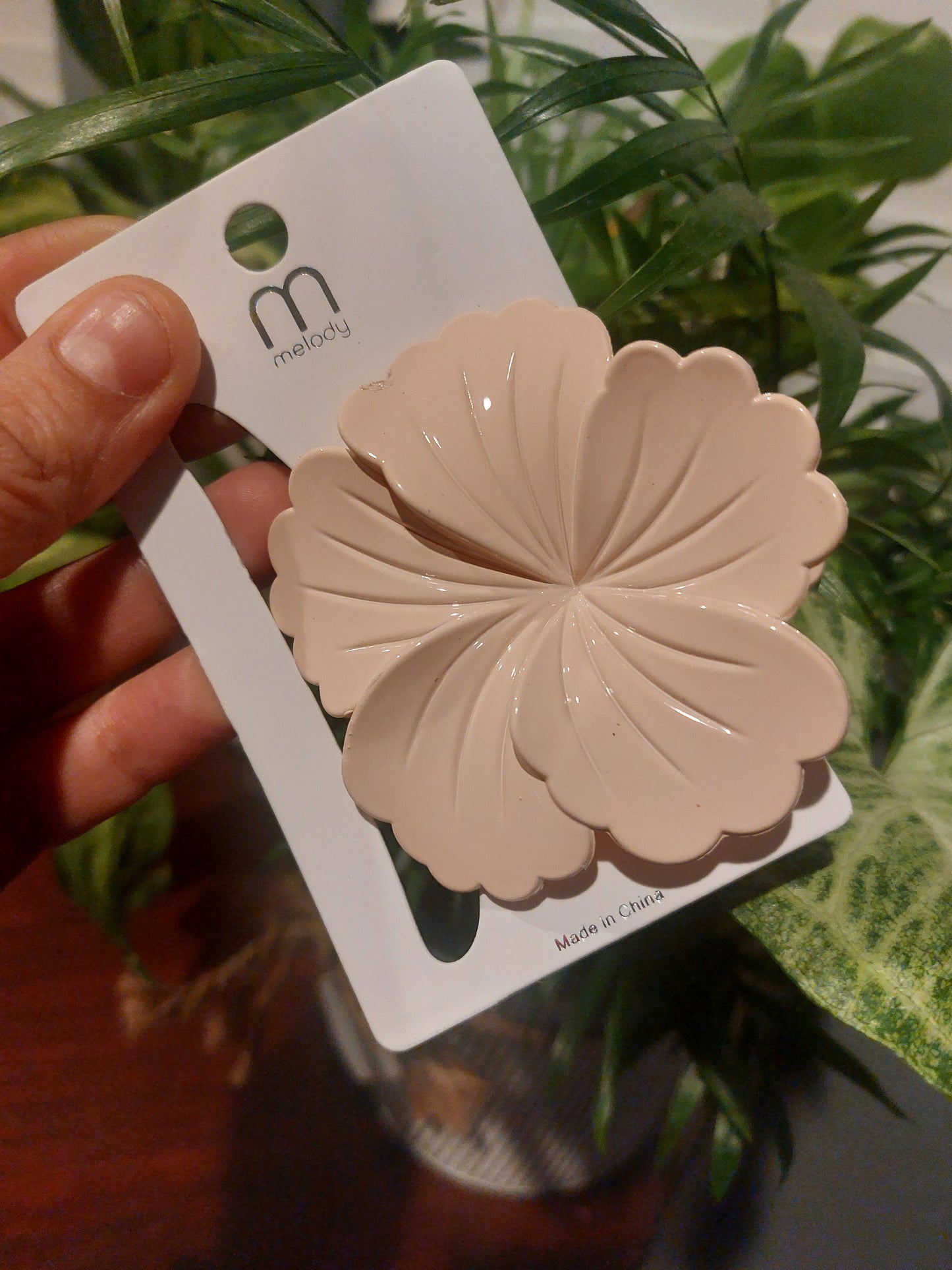 Scalloped Hibiscus Claw Clip 1