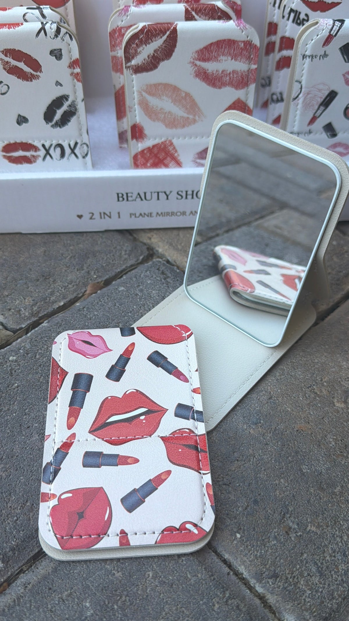 💋 Chic Folding Compact Makeup Mirror