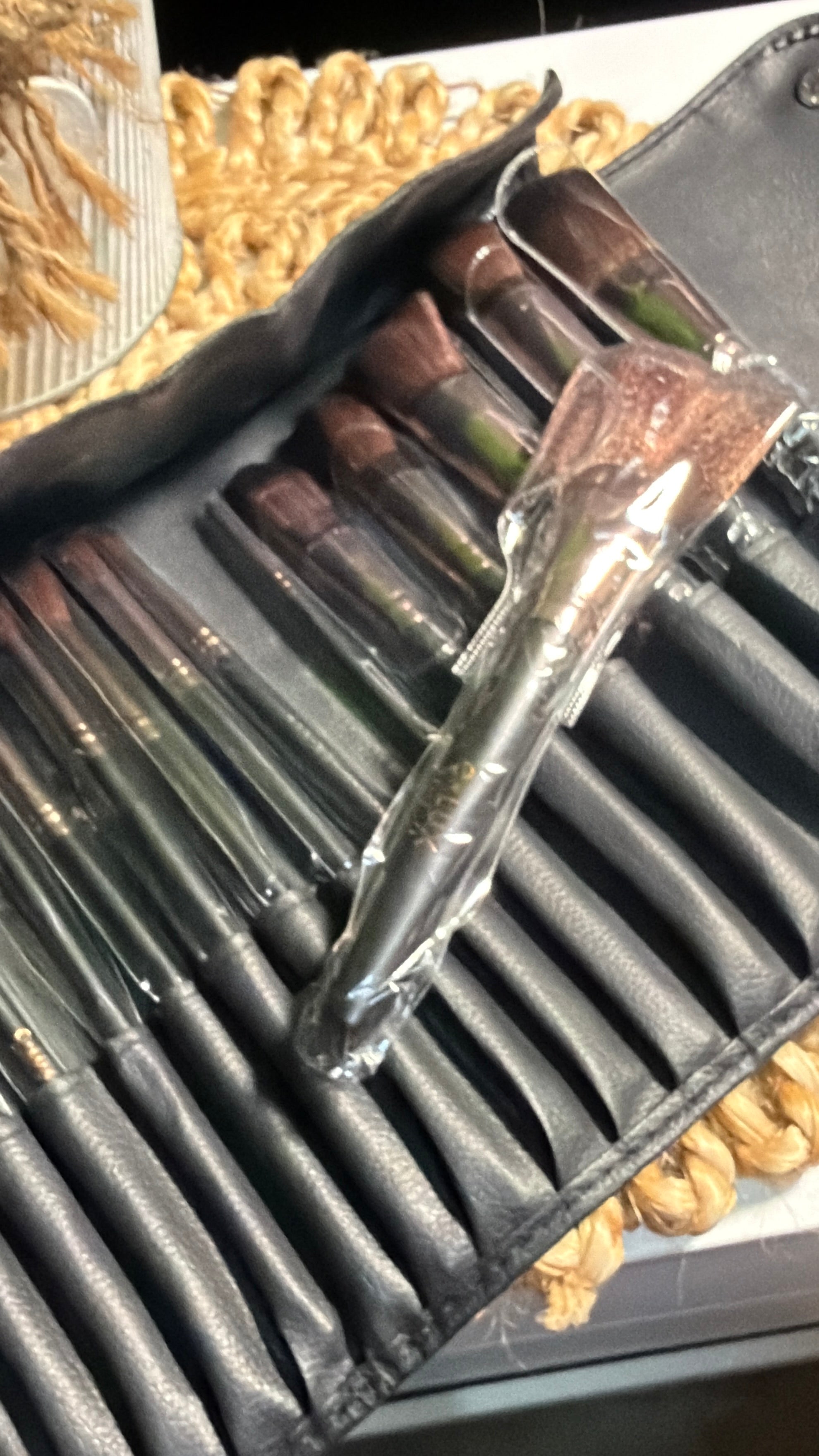 MAKEUP BRUSH SET 24pc